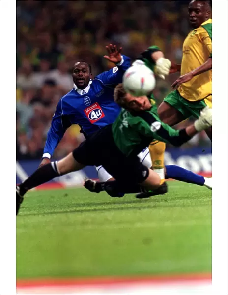 Stern John's Heartbreaking Miss: Birmingham City vs. Norwich City in the 2002 Playoff Final