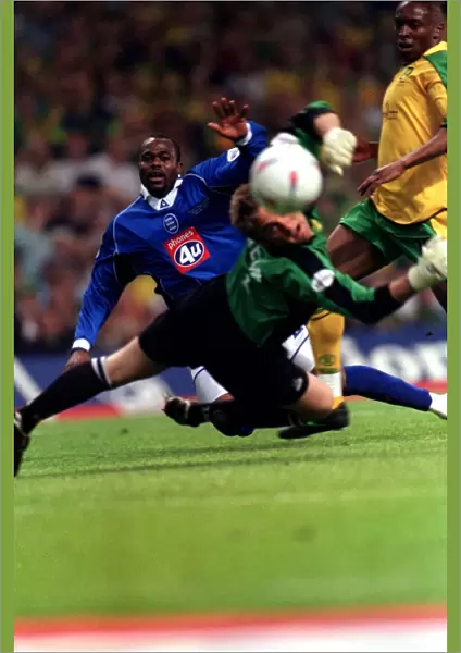 Stern John's Heartbreaking Miss: Birmingham City vs. Norwich City in the 2002 Playoff Final