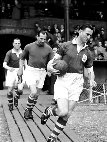 Birmingham City's Len Boyd and Gil Merrick Leading the Charge: A Vintage Action from Chelsea vs. Birmingham City, Football League Division One