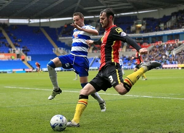 Battle for the Ball: Gunter vs. Grounds in Sky Bet Championship Clash between Reading and Birmingham City