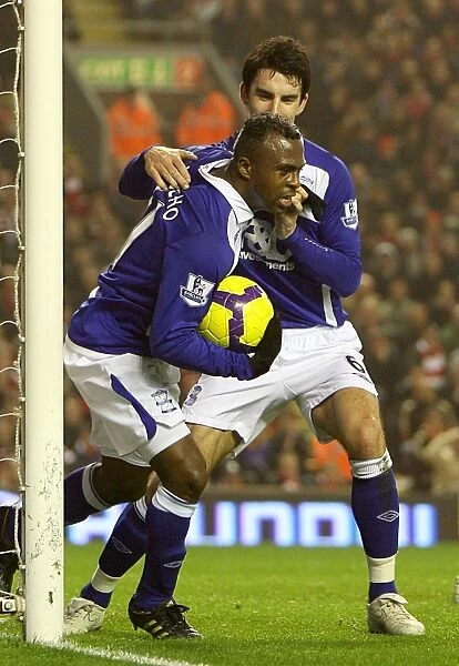 Benitez and Ridgewell: Birmingham's Equalizing Moment at Anfield (09-11-2009)