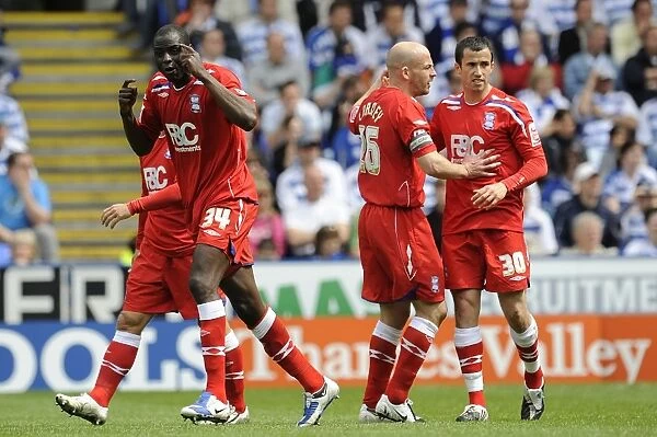 Birmingham City: Djimi Traore and Team Celebrate Keith Fahey's Goal Against Reading (03-05-2009, Madejski Stadium)