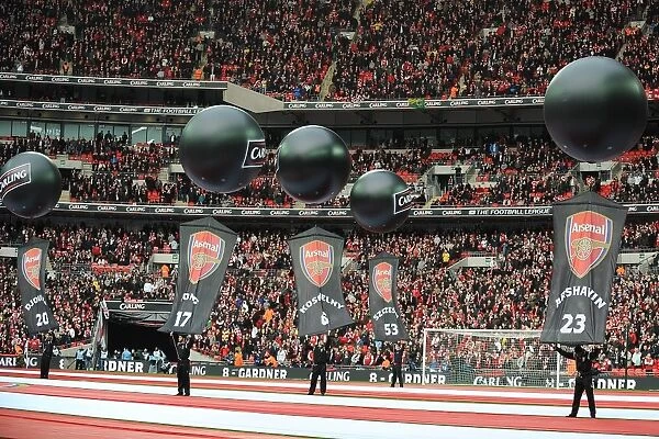 Birmingham City vs Arsenal - Carling Cup Final: Arsenal Balloons at Wembley (Pre-match Action)