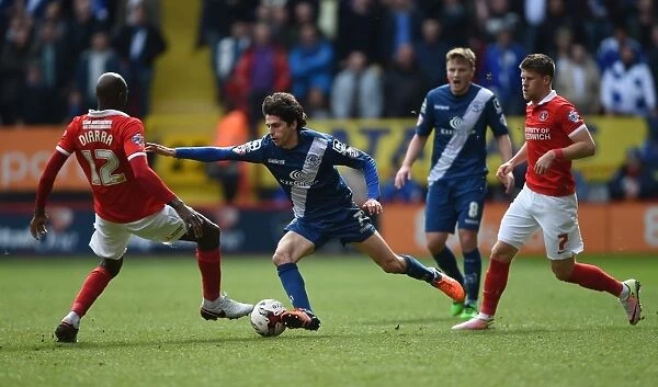 Birmingham City's Diego Fabbrini Charges Forward Against Charlton Athletic's Alou Diarra (Sky Bet Championship)