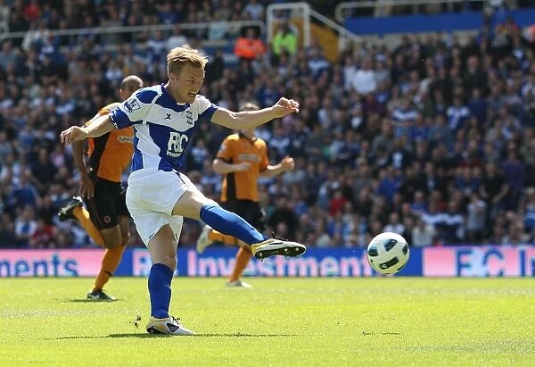 Dramatic Equalizer: Larsson Stuns Wolverhampton with Last-Minute Goal for Birmingham City (Premier League, 01-05-2011)