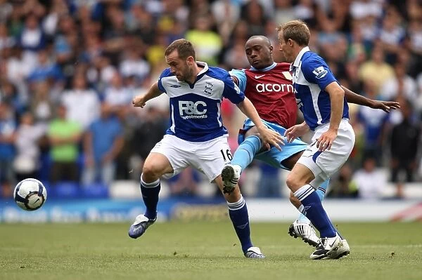 Intense Rivalry: McFadden, Bowyer, and Reo-Coker Clash in Birmingham City vs. Aston Villa (BPL, 2009)