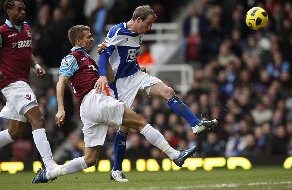 Lee Bowyer's Determined Shot: Birmingham City vs. West Ham United, Barclays Premier League (06-02-2011, Upton Park)