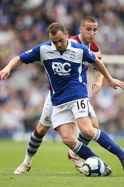 McFadden vs Paterson: A Premier League Battle for the Ball (Birmingham City vs Burnley, 01-05-2010)