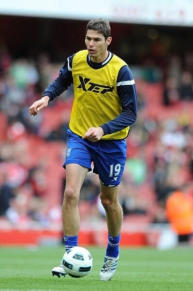 Nikola Zigic vs. Arsenal: A Fierce Face-Off at Emirates Stadium (16-10-2010)