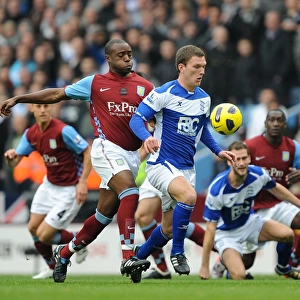 Barclays Premier League Framed Print Collection: 31-10-2010 v Aston Villa, Villa Park