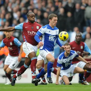 Barclays Premier League Framed Print Collection: 31-10-2010 v Aston Villa, Villa Park