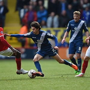 Birmingham City's Diego Fabbrini Charges Forward Against Charlton Athletic's Alou Diarra (Sky Bet Championship)