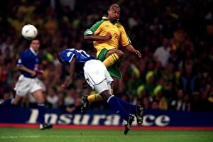 Images Dated 12th May 2002: Battle for the Ball: Norwich City vs. Birmingham City - Nationwide League Division One Playoff
