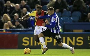 Images Dated 26th December 2015: Battle for Possession: Maghoma vs Hunt - Championship Clash