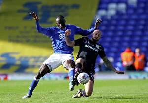 Images Dated 29th October 2017: Battle for Supremacy: Cheikh N'Doye vs. Alan Hutton in Birmingham City vs