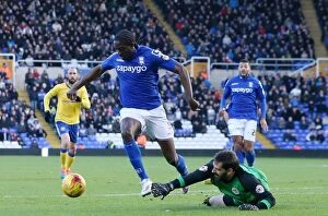 Images Dated 10th January 2015: Clayton Donaldson Outsmarts Scott Carson: Birmingham City vs. Wigan Athletic, Sky Bet Championship