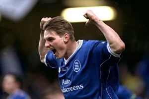 Images Dated 25th February 2001: Darren Purse's Dramatic Penalty: Birmingham City's Exhilarating Equalizer in the 2001 Worthington