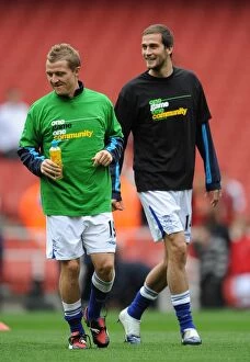 Images Dated 17th October 2009: McSheffrey and Johnson Go Head-to-Head Against Arsenal at Emirates Stadium